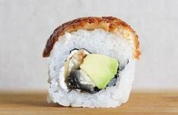 Roll uramaki de anguila