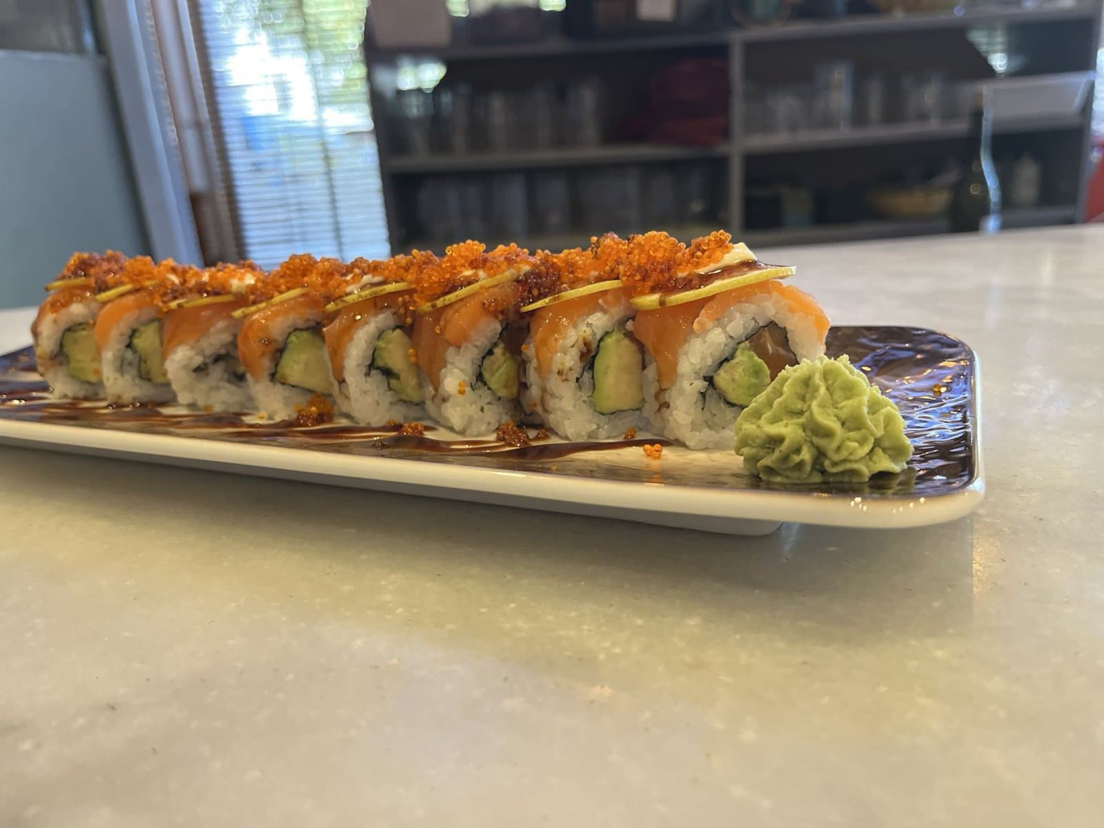 Roll salmón bomba