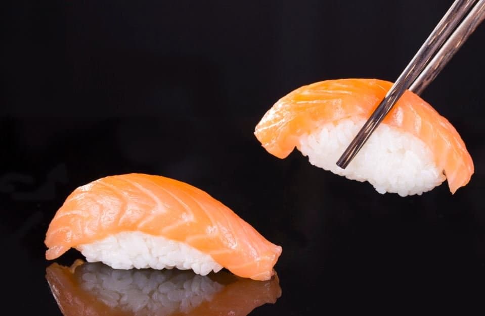 Nigiri de salmón