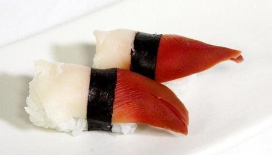 Nigiri de almeja roja