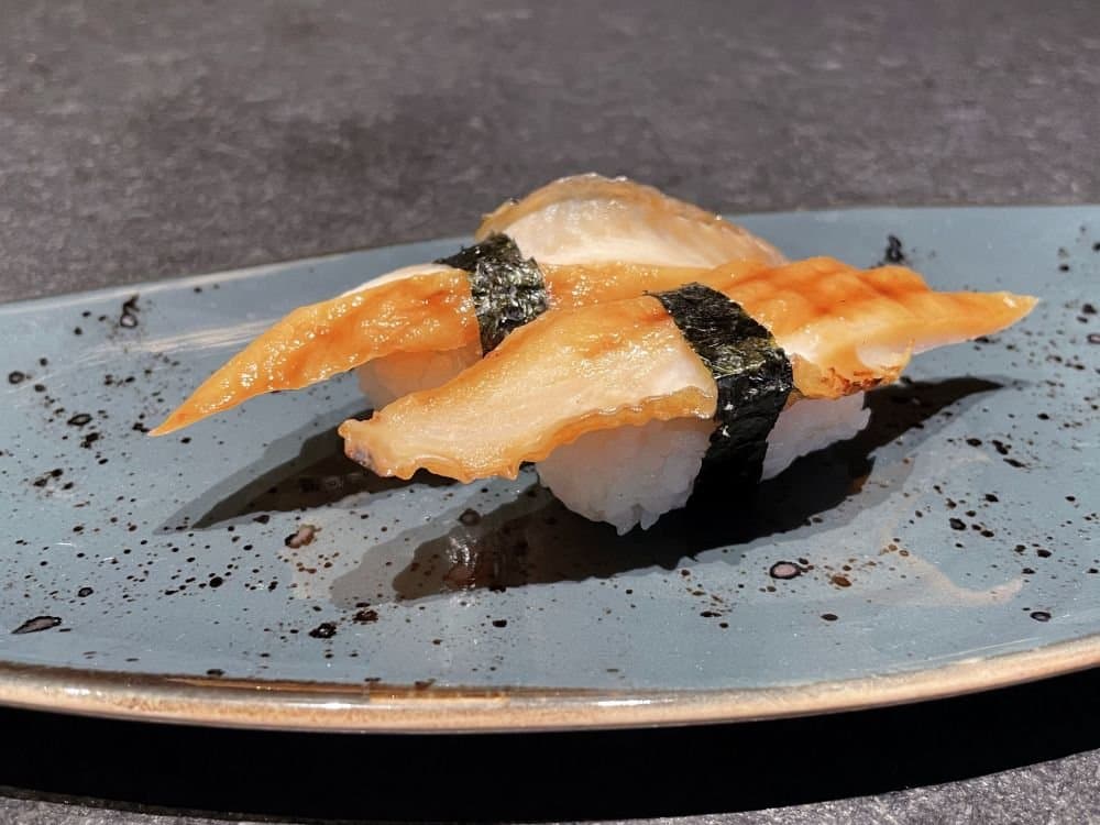 Nigiri de anguila tempurizado
