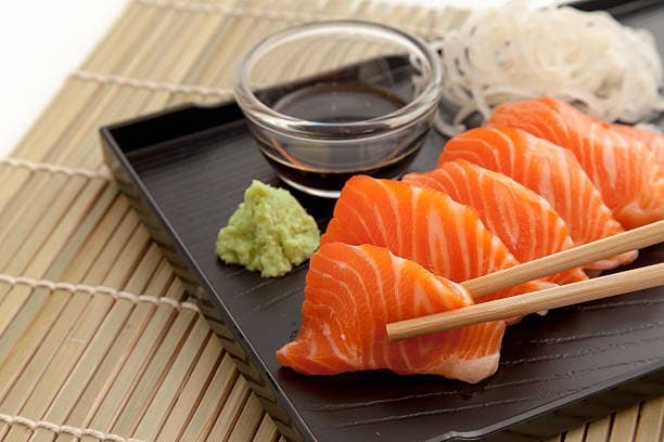 Sashimi de salmón