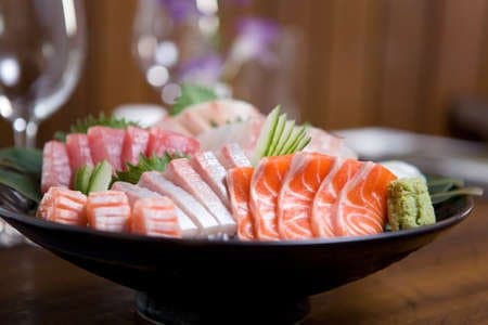 Sashimi surtido (12 piezas)
