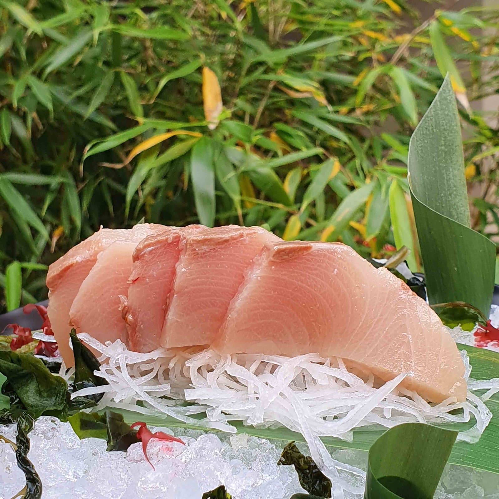 Sashimi de hamachi