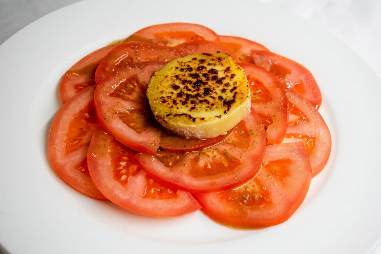 Tomate con Queso de Cabra