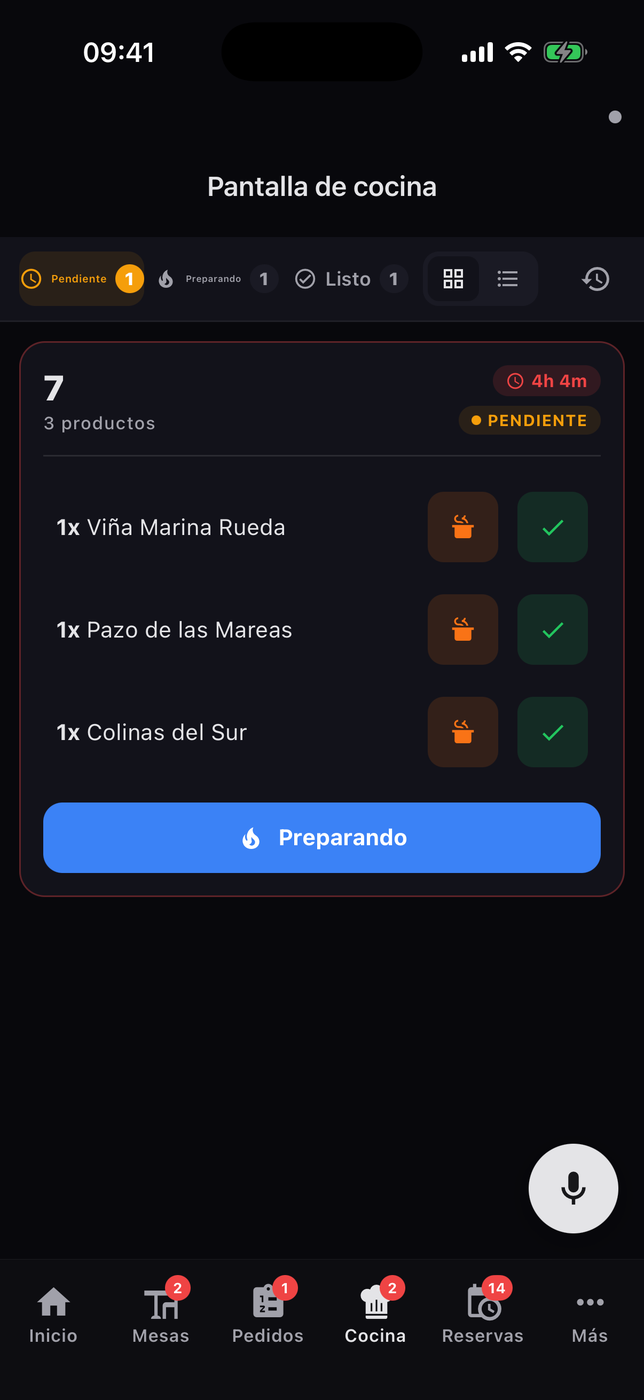 La pantalla de cocina (KDS) en el iPhone: cada comanda con sus productos y el marcado por ítem.