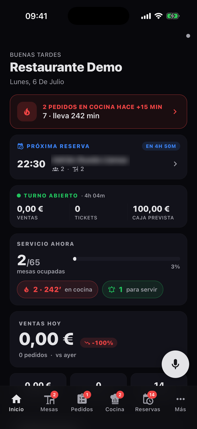 La pantalla de Inicio en el iPhone: resumen del turno, próxima reserva, pedidos en cocina y ventas del día.